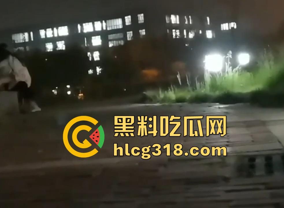 大学的野战瞬间！盘点一下那些性欲极其小伙户外的大学小情侣们的现场视频 满满的荷尔蒙呀！  第6张