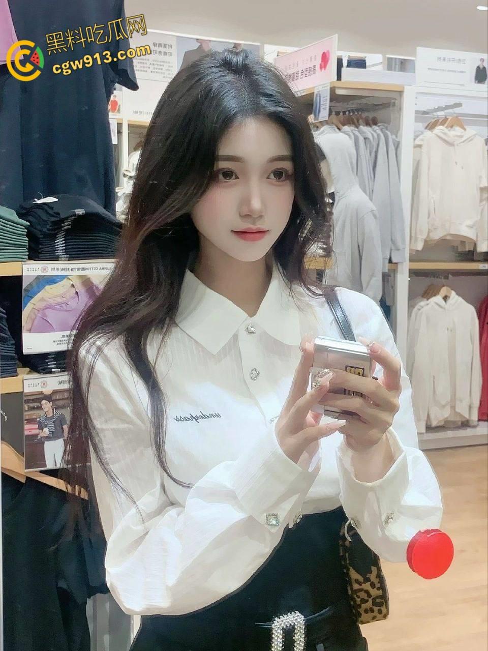 快要开学饥渴难耐的妹妹，穿着性感高跟豹纹情趣套装，要跟我打离别炮，欲望高涨扒开内裤猛插小穴！  第1张