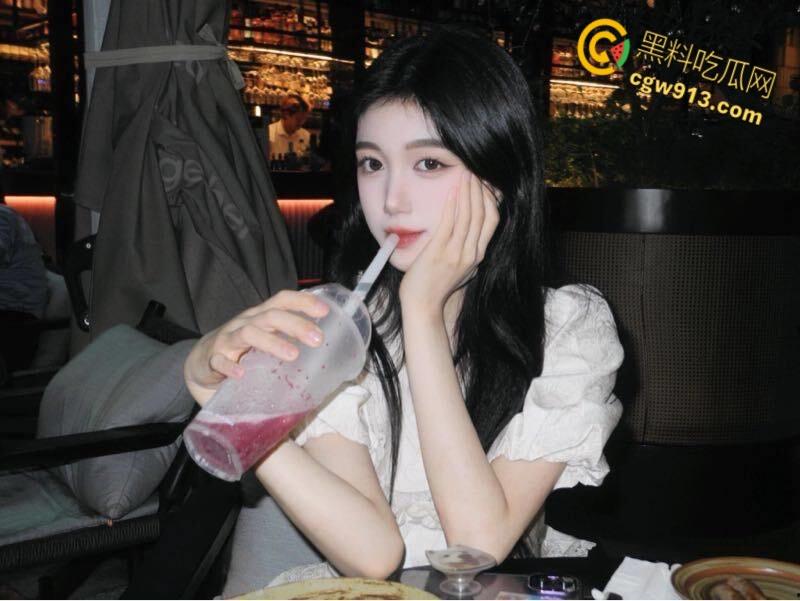 快要开学饥渴难耐的妹妹，穿着性感高跟豹纹情趣套装，要跟我打离别炮，欲望高涨扒开内裤猛插小穴！  第2张