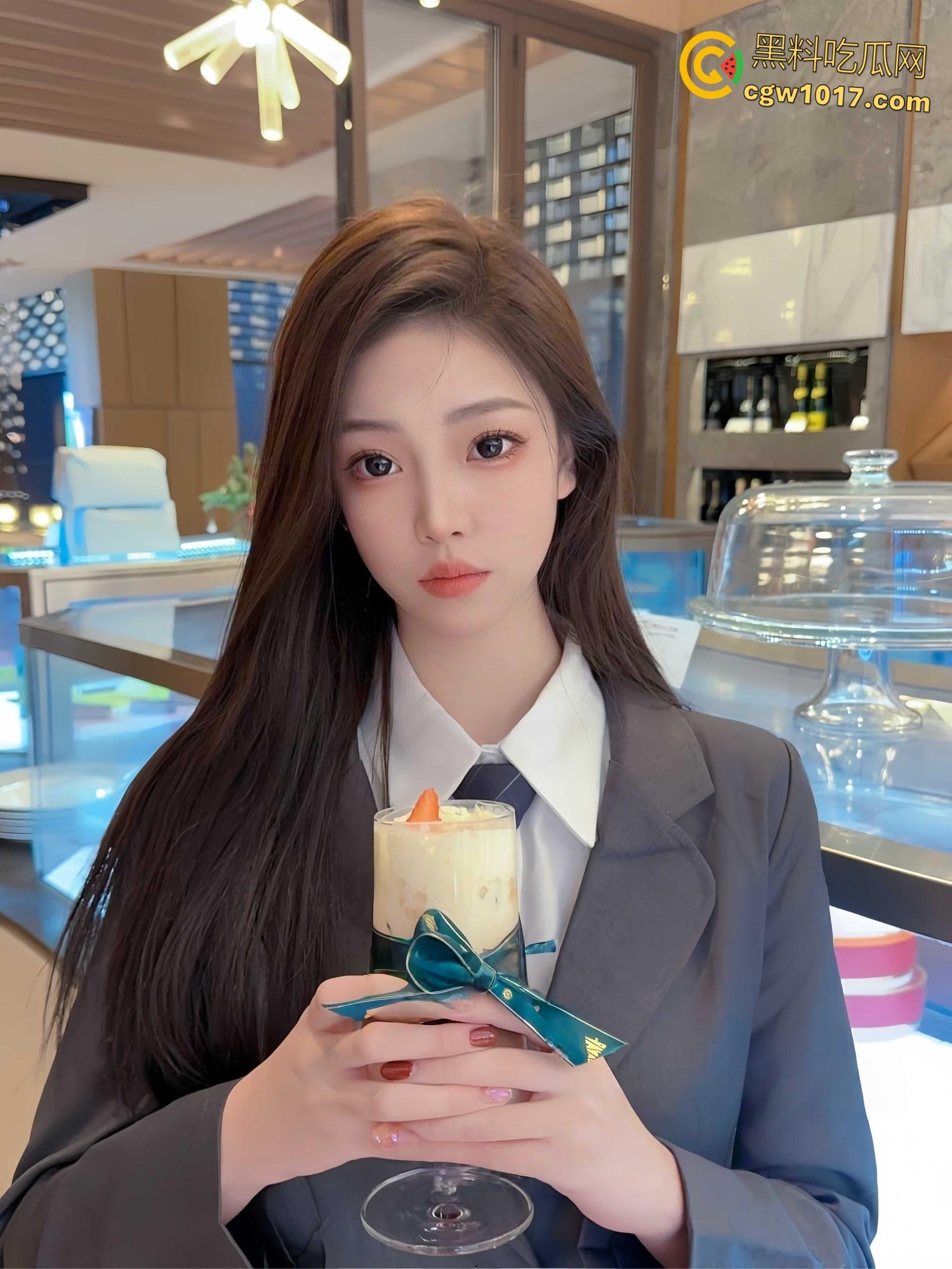 职场高颜值御姐【琳娜】，喜欢自拍裸照给男友欣赏，户外车震被男友无套猛干，蒙眼对镜后入反差至极  ！ 第1张