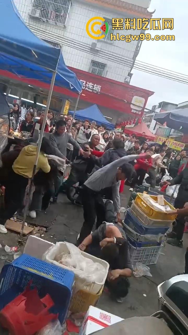 广东汕头潮阳西胪市场因生意太曝火而遭同行报复,现当事人已进医院,现场惨烈曝光! 第5张 广东汕头潮阳西胪市场因生意太曝火而遭同行报复,现当事人已进医院,现场惨烈曝光! 第5张