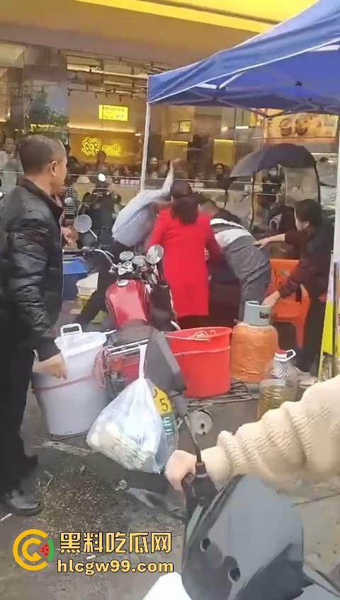 广东汕头潮阳西胪市场因生意太曝火而遭同行报复,现当事人已进医院,现场惨烈曝光! 第11张 广东汕头潮阳西胪市场因生意太曝火而遭同行报复,现当事人已进医院,现场惨烈曝光! 第11张