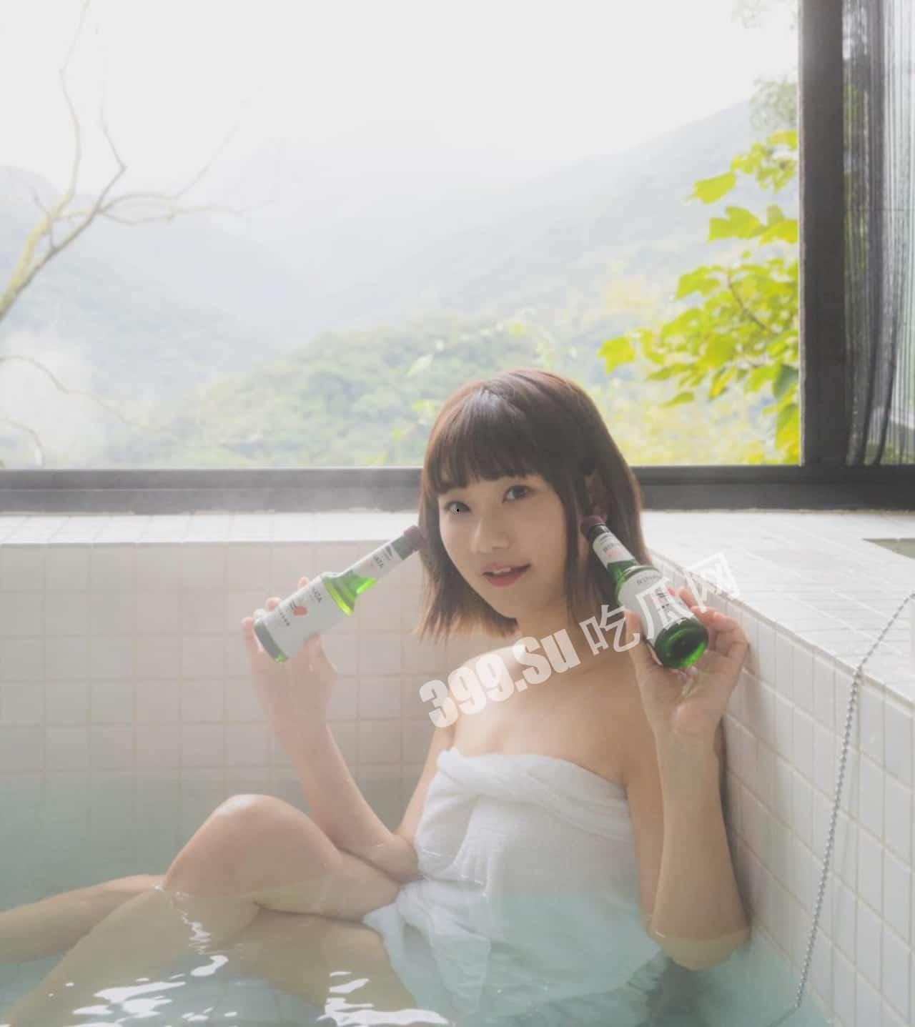 台湾 YouTuber 爱莉莎莎 坐拥123万粉丝油管人气主播爱莉莎莎今日在一场温泉直播走光露点上热搜  第3张