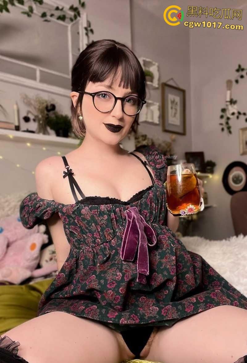 美国小娇娃【AdorableAmy】，清纯娃娃脸挑战粗大炮机，粉嫩蜜穴遭深插狂虐，跳蛋加持嫩肉翻飞！  第6张