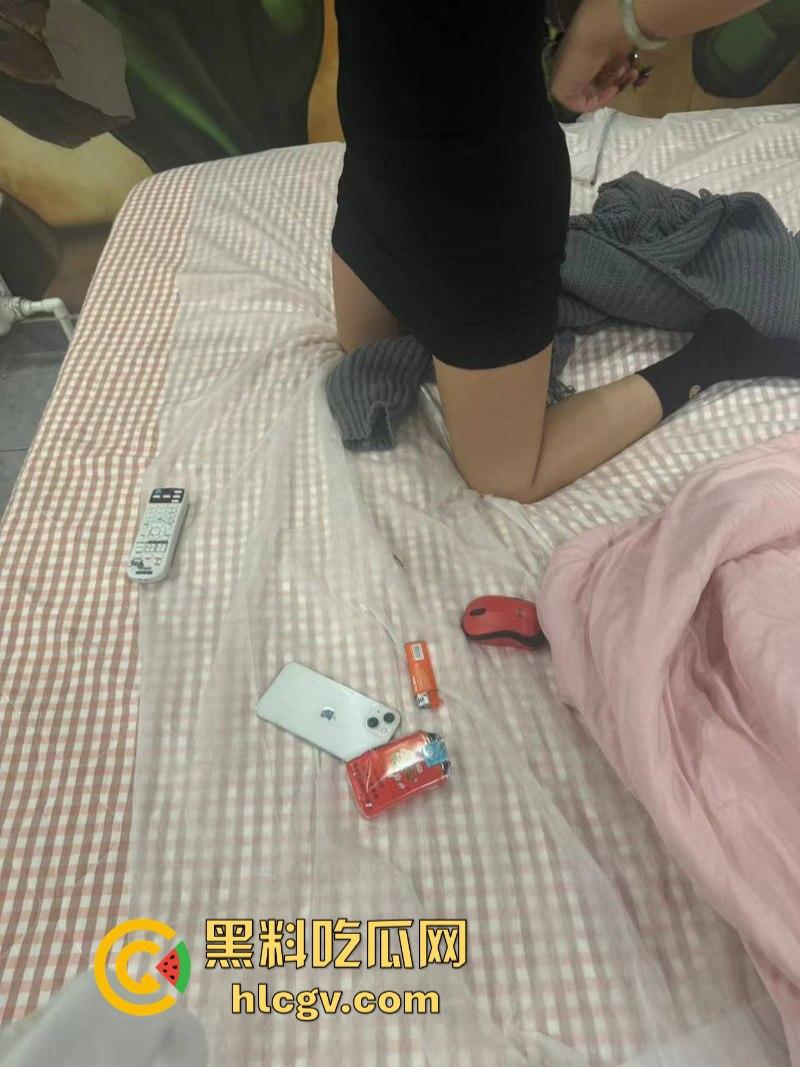 哈尔滨约炮大神 国庆节期间开房轮操数女 鸡巴都磨细了！  第28张