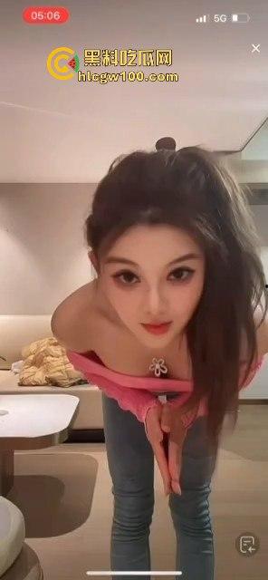 抖音颜值网红【唐晴】擦边直播录屏曝光，每送个跑车飞机就弯腰漏出大奶感谢金主，流量拉满。  第16张