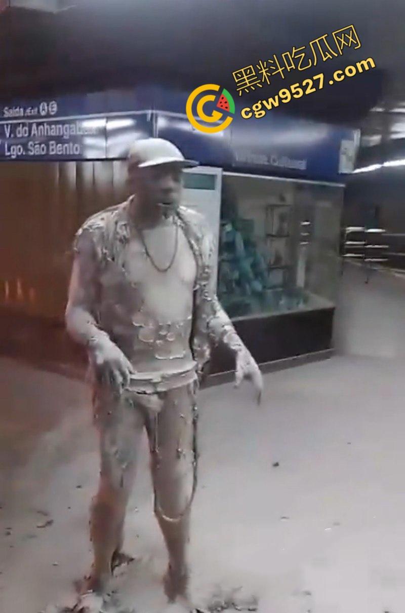 海外大瓜！惊悚画面曝光！巴西男子圣保罗地铁站瞬间自燃，身浇汽油与烈火共舞  第4张