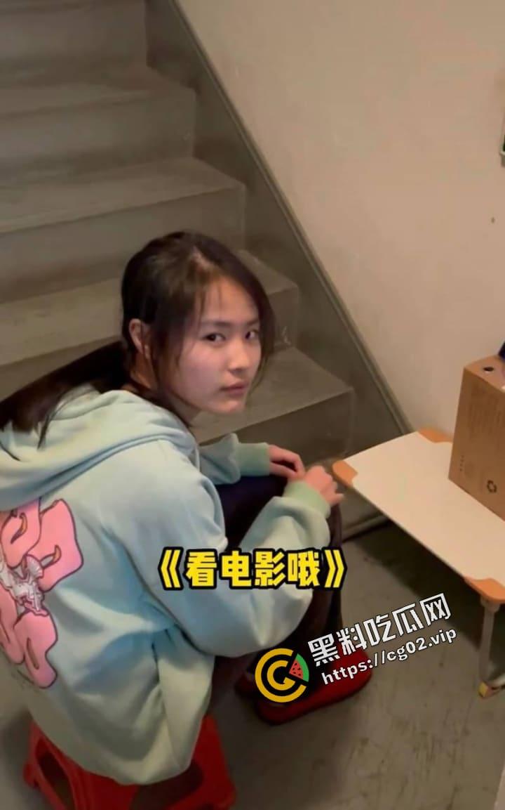 抖音千万粉网红【小叮当的一家】中的姐姐叮叮遭网聊骗局 全裸自拍视频流出遭疯传  顺带 开盒 千万账号背后的男人 第3张