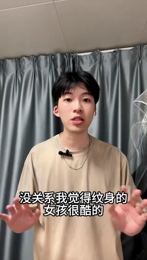 纹身篇  宝宝你也喜欢火影啊 不过百豪之印不应该是纹在头上的吗 你怎么在小腹…… 第1张