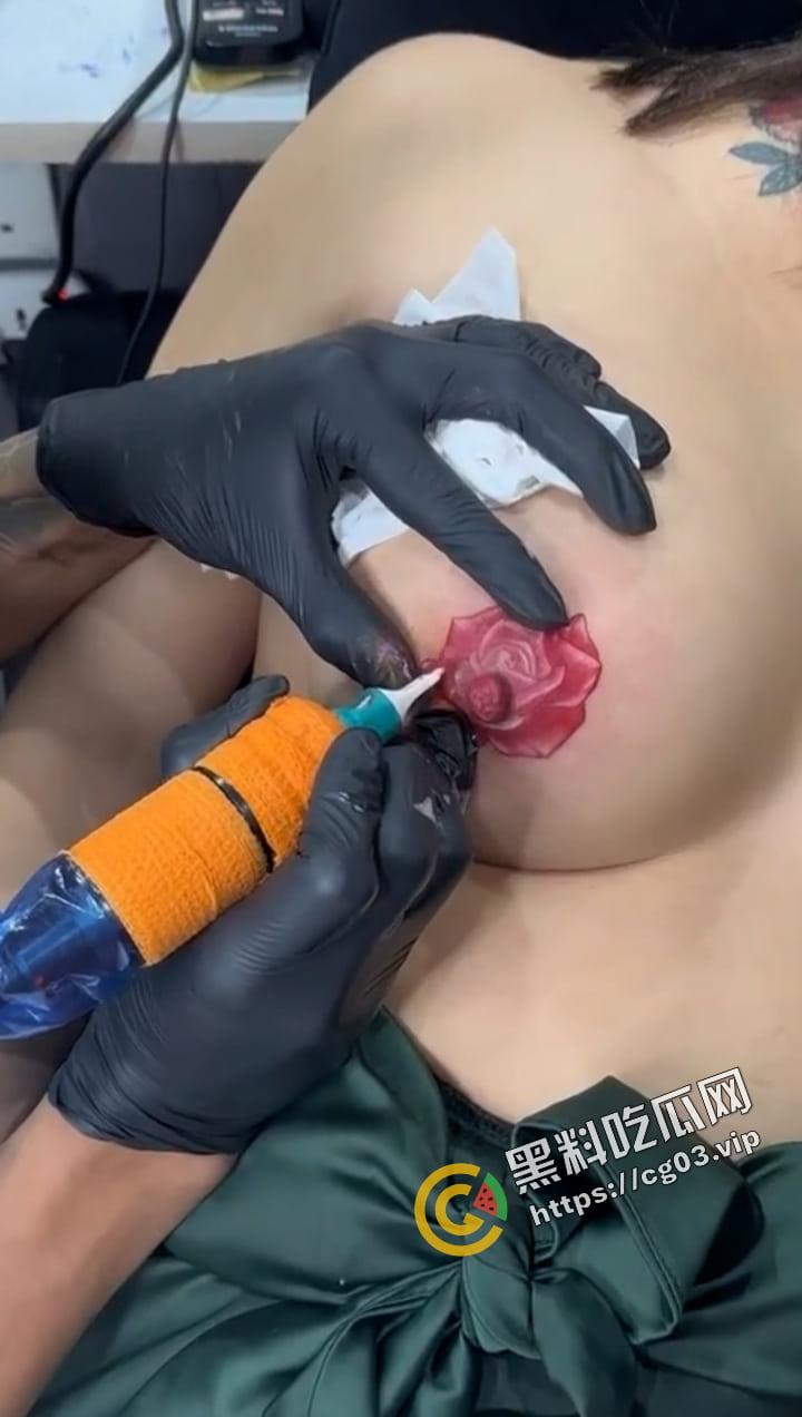 纹身篇  宝宝你也喜欢火影啊 不过百豪之印不应该是纹在头上的吗 你怎么在小腹…… 第3张