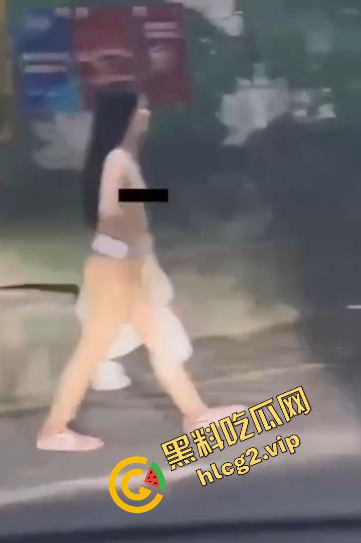 长沙解放西惊现全裸少妇！从地下停车场一丝不挂走上来！是主人的任务还是醉酒闹剧呢？  第3张