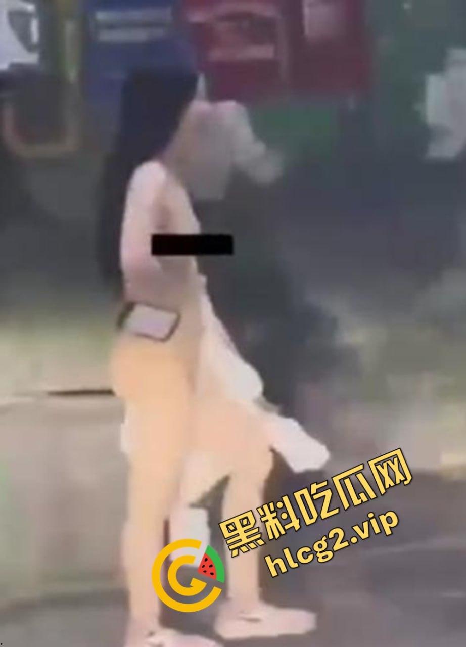 长沙解放西惊现全裸少妇！从地下停车场一丝不挂走上来！是主人的任务还是醉酒闹剧呢？  第8张