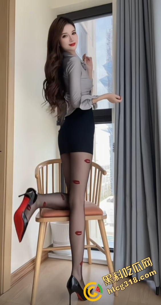 抖音网红『小蔡』成了金主专属炮架子，大长腿扛着就日，几十万打赏换来的骚货最终被玩腻扔上网！  第4张