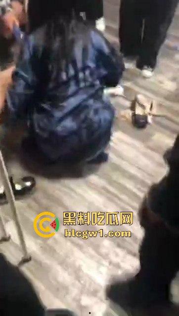 南宁精神小妹太狠了！同精神小伙出租屋内霸凌一女子，逼喝尿吃屎，真的是畜生不如！  第6张