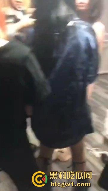 南宁精神小妹太狠了！同精神小伙出租屋内霸凌一女子，逼喝尿吃屎，真的是畜生不如！  第16张