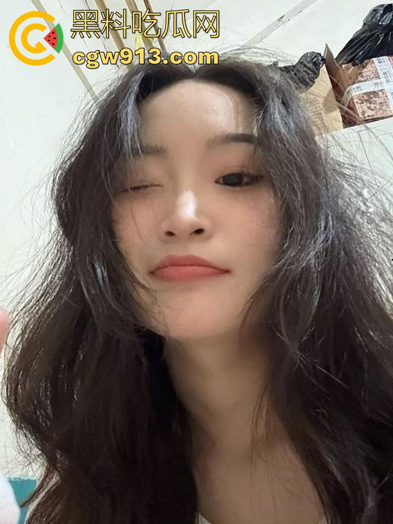 辽宁丹东辽东学院【李想】，有男友还出来约炮体育生，被人家3p打桩爆插，口交毒龙样样精通！  第1张