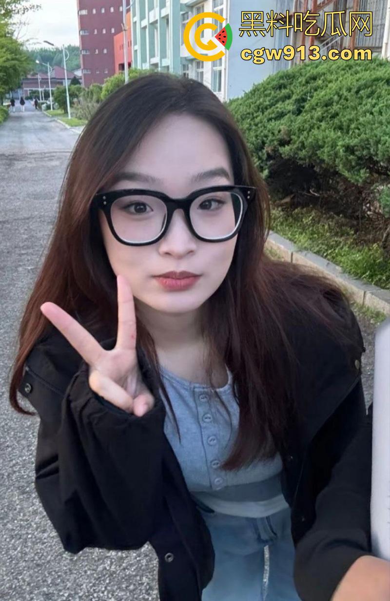 辽宁丹东辽东学院【李想】，有男友还出来约炮体育生，被人家3p打桩爆插，口交毒龙样样精通！  第4张