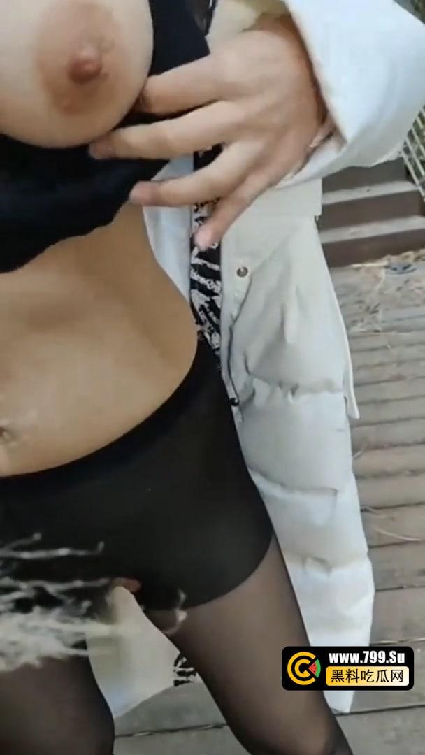 乱伦大神虐操喷水嫂子新作 大哥出门买年货 我偷约嫂子公园露出口射 后入干喷水  第2张