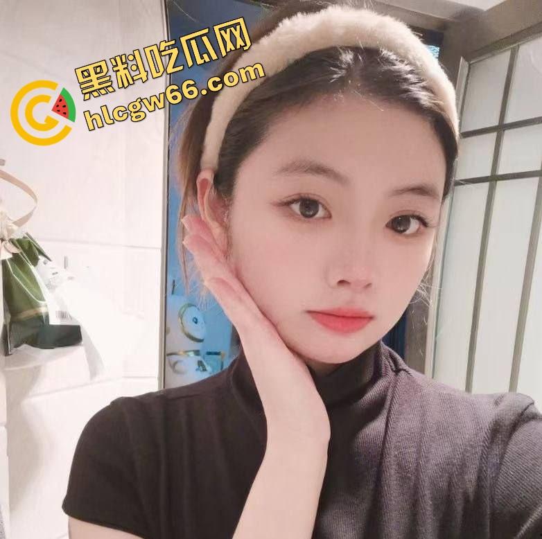 福建福清茶艺师【陈雪宜】为拉业绩认土豪做干爹，前男友怒了老子白舔三年，私拍视频全给你们看！  第1张