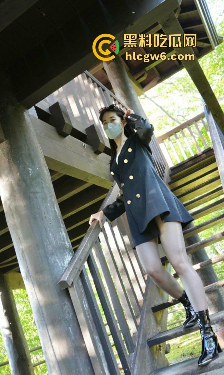 黑丝少妇【米妮】情趣制服姿势解锁！OnlyFans骚浪女王秀美腿，一双黑丝长腿看得人血压飙升，鸡巴直接站满分！  第11张