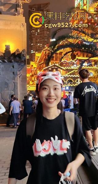 湖北第一附中女教师【杨慧慧】淫乱私生活曝光，白天为人师表，夜晚却偷情炮友，边打电话边和男友做爱！  第1张