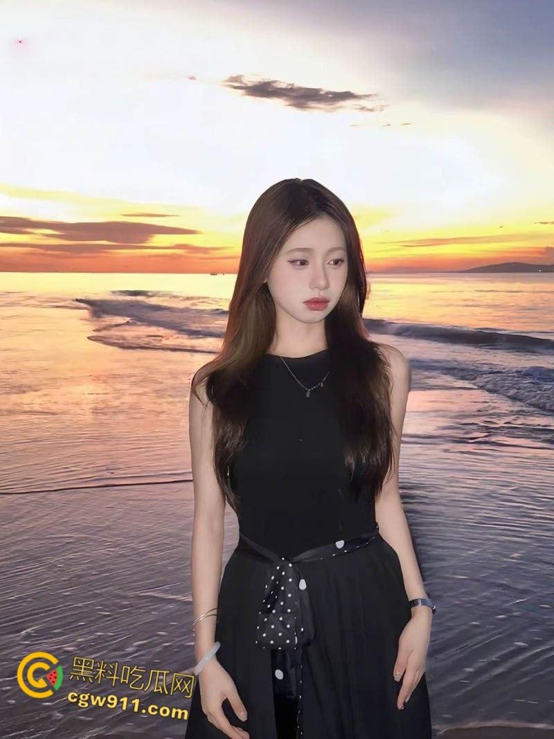 河北师范大学【贾雯雯】，清纯嫩妹如此反差，蒙眼调教深喉口交，男友猛插蜜穴还揉逼自慰，真是条小母狗！  第1张