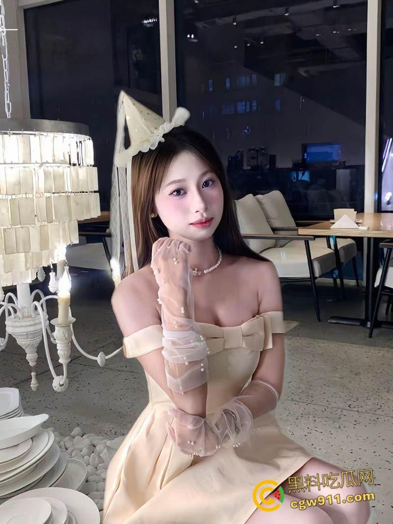 河北师范大学【贾雯雯】，清纯嫩妹如此反差，蒙眼调教深喉口交，男友猛插蜜穴还揉逼自慰，真是条小母狗！  第2张