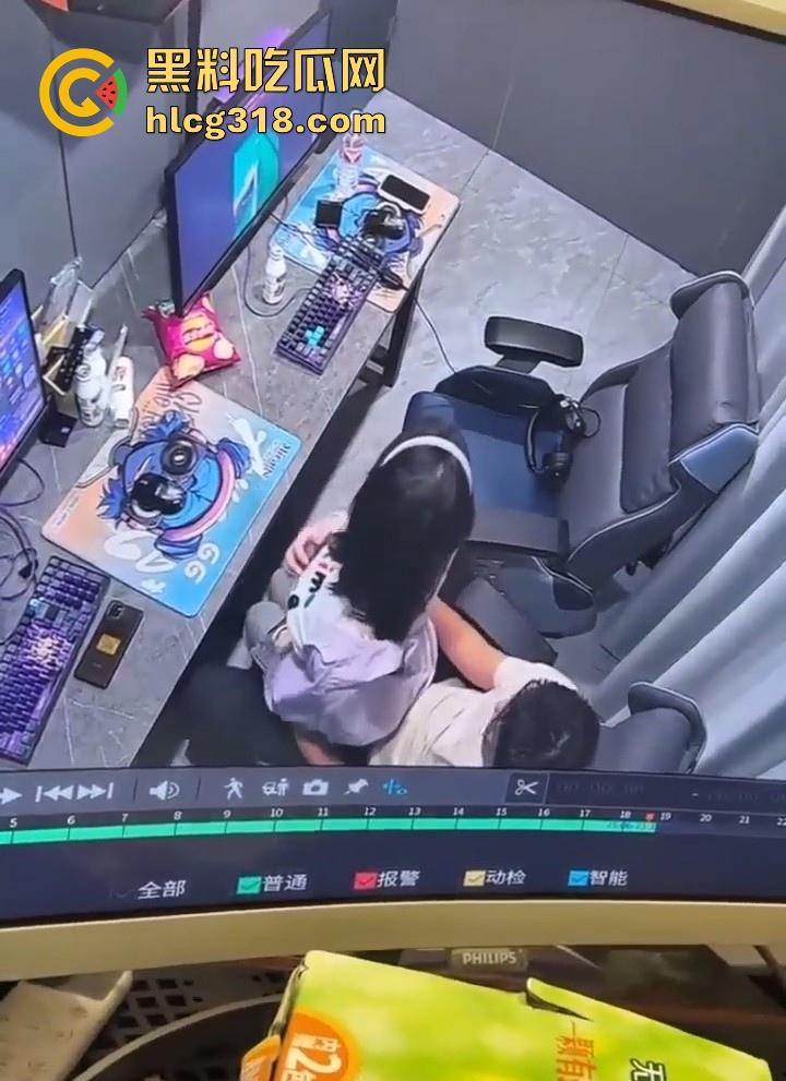 GO学长网吧包间大战微胖瓦学妹！放纵肉欲上位坐屌，粉嫩乳头清晰可见，瓦学弟们好好学学！  第5张