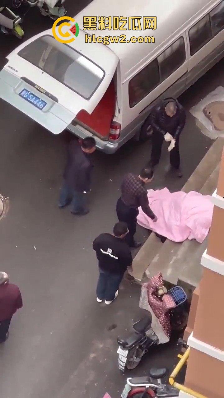 郑州男子跳楼惨烈收场，脑袋撞窗沿直接分离，场面堪比关公斩华雄！  第5张