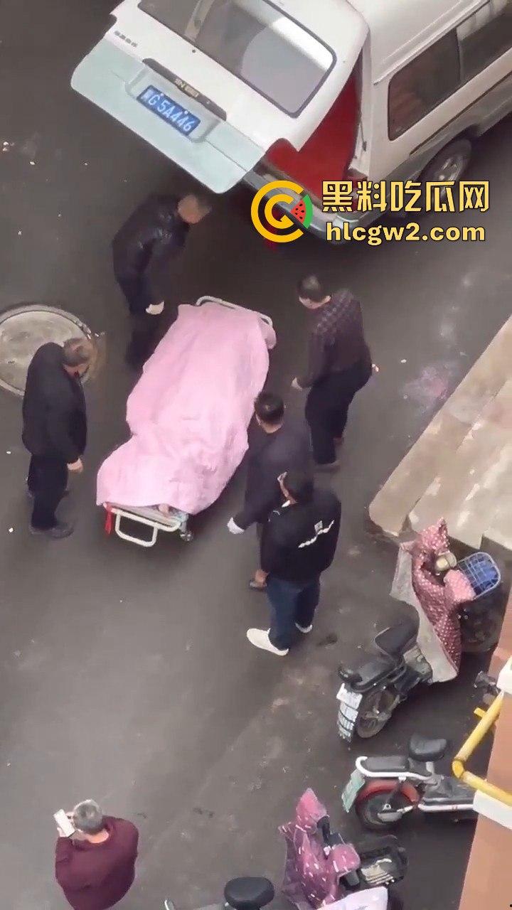 郑州男子跳楼惨烈收场，脑袋撞窗沿直接分离，场面堪比关公斩华雄！  第8张