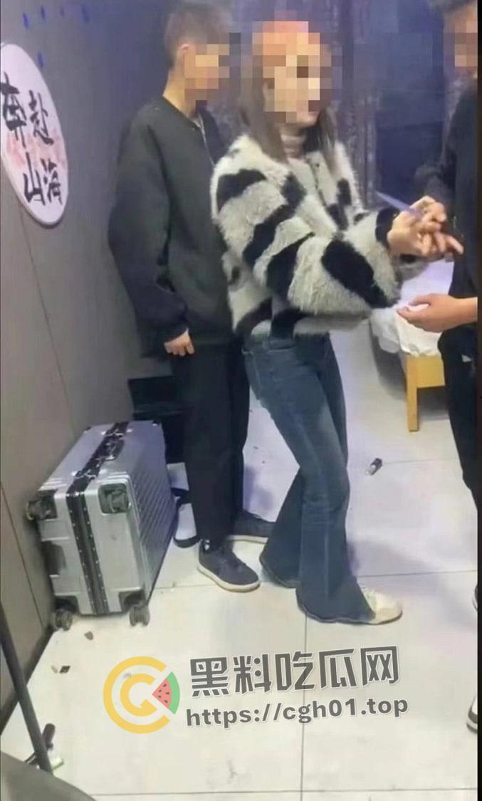 抖音热瓜！青海西宁女孩酒店被打 精神小伙小妹被围堵殴打原视频  第1张