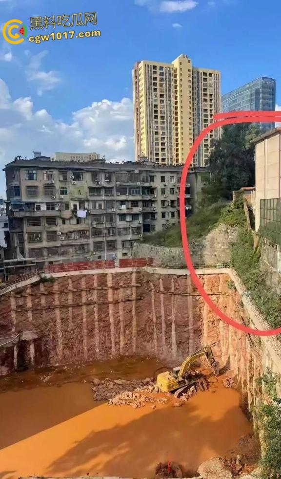 湖南邵阳资江小学深夜坍塌惨剧，违规施工野狗刨坑挖烂地基，操场撕裂大口教学楼咔嚓墙角炸裂，幸无孩子砸伤！  第3张