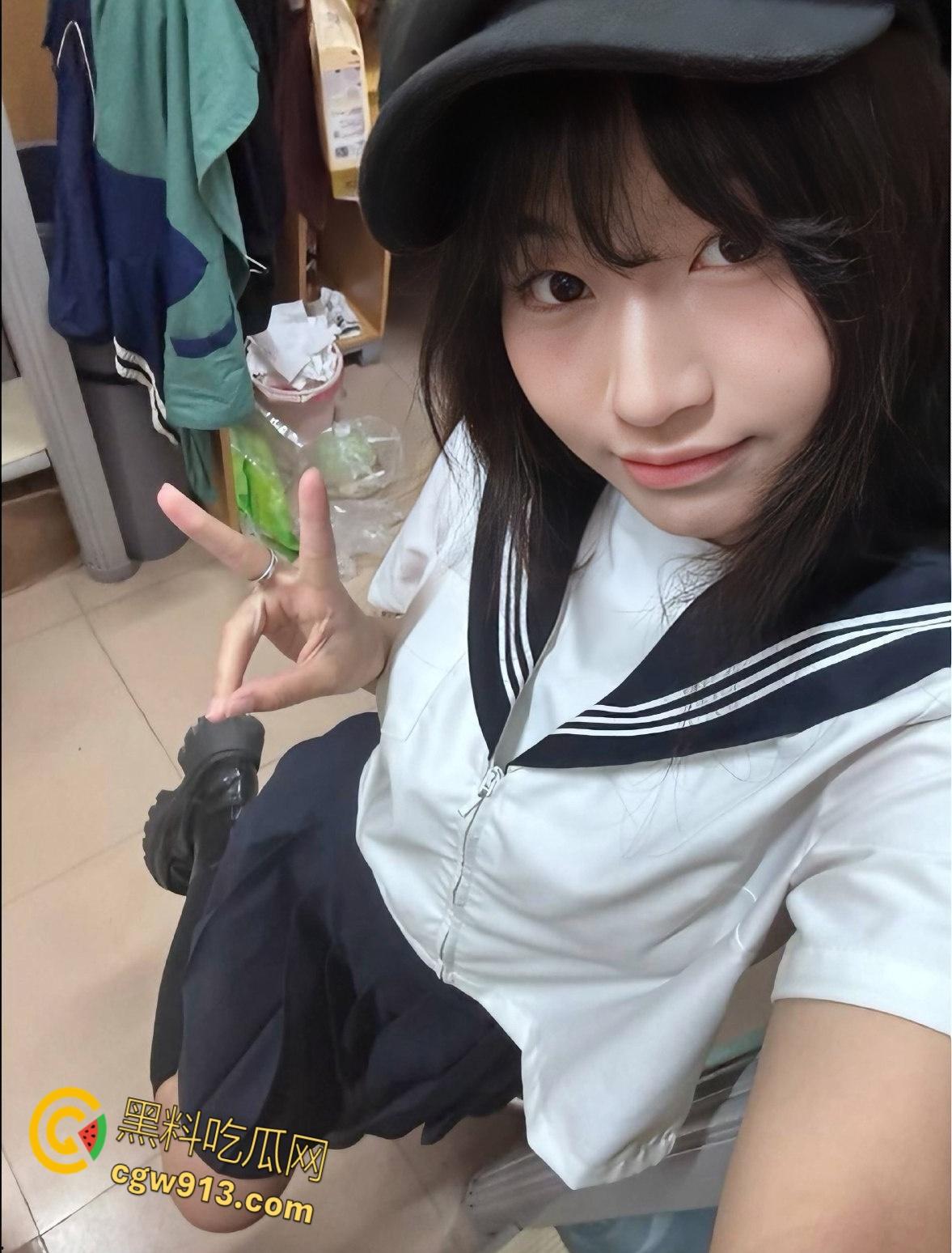 武汉纺织大学【王芷若】，清纯外表下爱穿女仆装，被男友掐脖激情调教，清晰对白淫荡又搞笑 ！  第2张