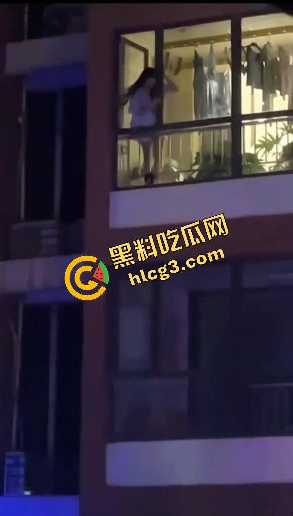 偷情中途翻窗不慎摔下引发大骚动！消防员紧急出动，小区吃瓜群众围观全过程！  第5张