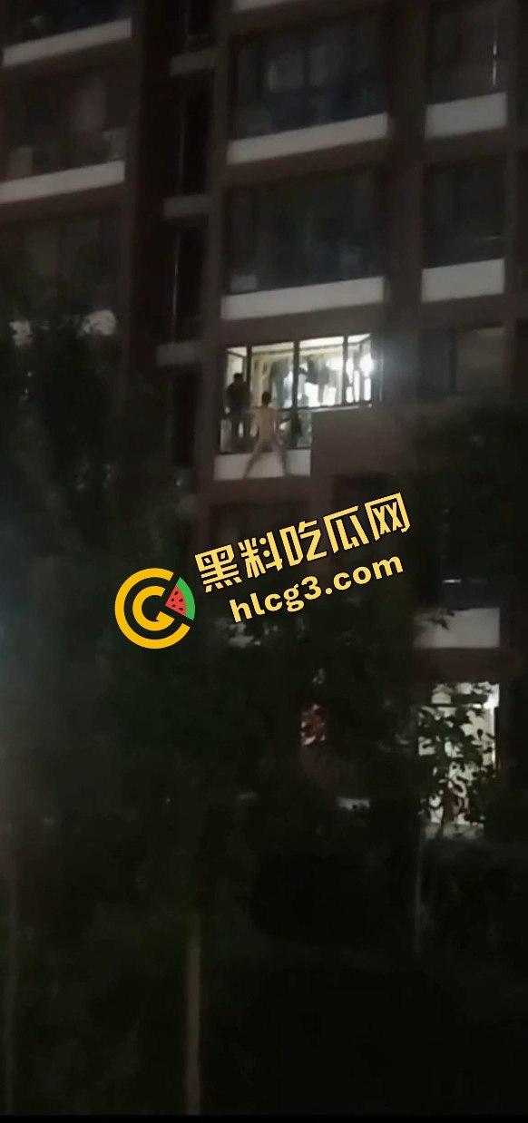 偷情中途翻窗不慎摔下引发大骚动！消防员紧急出动，小区吃瓜群众围观全过程！  第9张