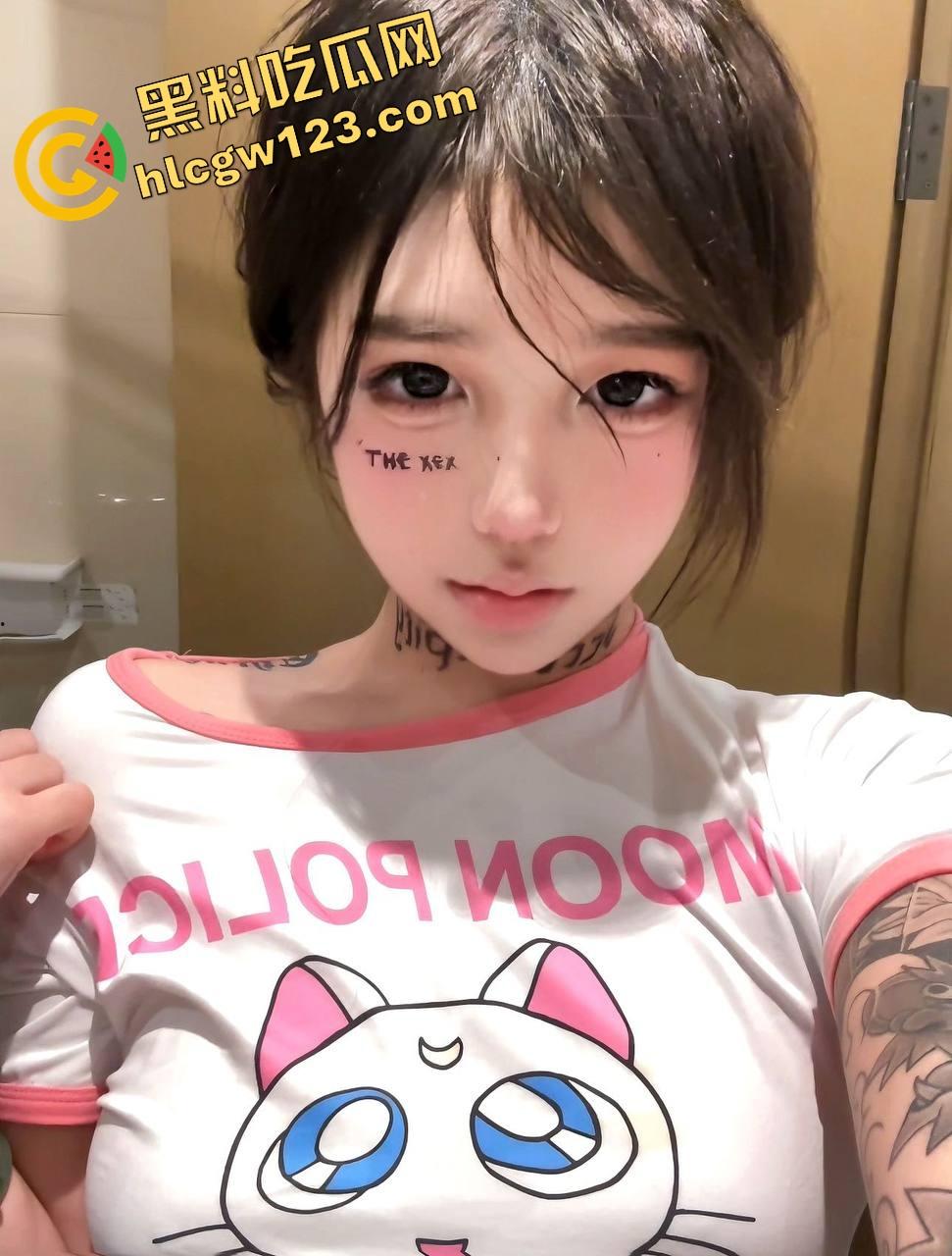 南宁性瘾舞蹈妹，腰软得像水蛇会夹逼，刚毕业的小母狗白天教课晚上看片自慰，独居发骚中！  第1张