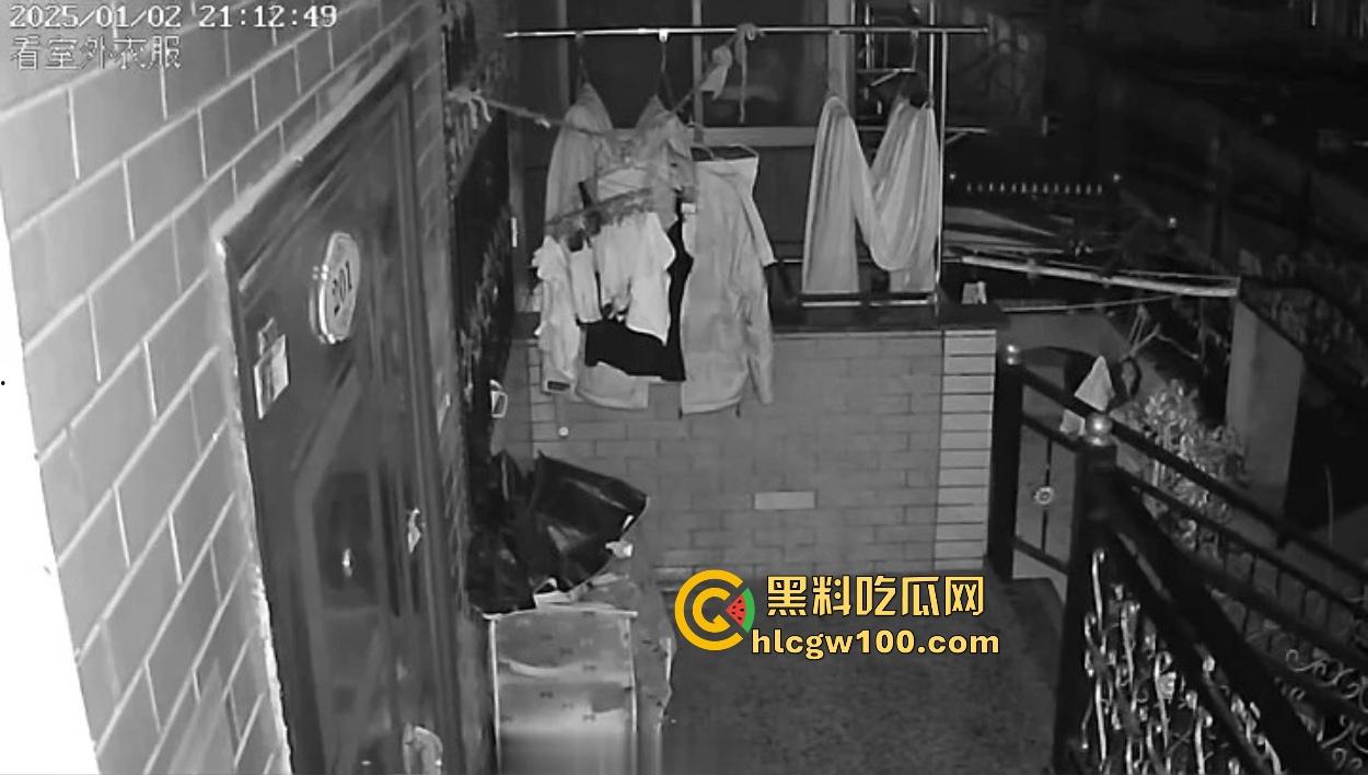 浙江嘉善南桥新村采花贼骚操作，偷完内裤撸到飞起，衣架子却乖乖挂回去，比外卖小哥还贴心！  第9张