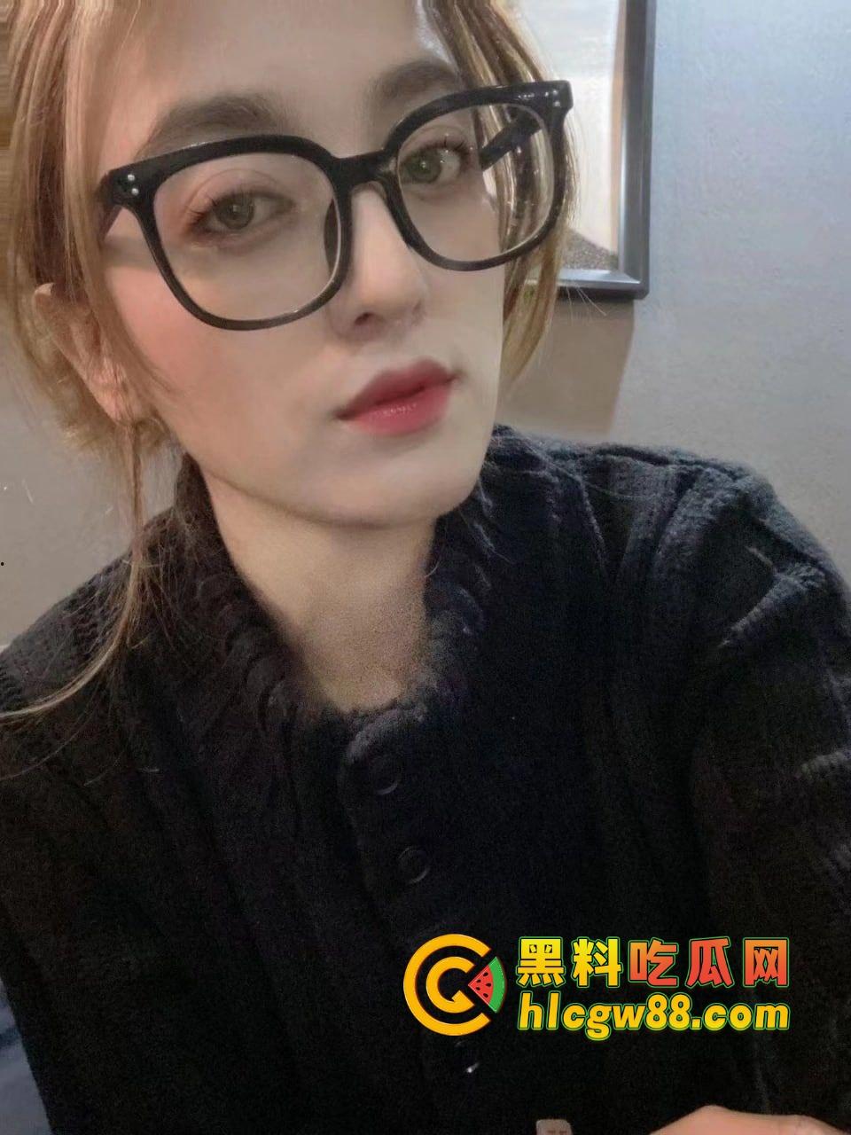 新疆乌鲁木齐财经学院『夏赫曼古丽』混血眼镜婊被颜射满脸，鸡巴吃得香喷喷，管他清不清真照吃不误！  第1张