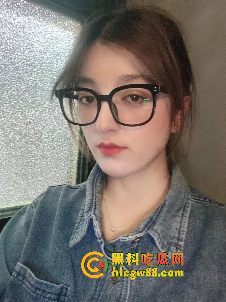 新疆乌鲁木齐财经学院『夏赫曼古丽』混血眼镜婊被颜射满脸，鸡巴吃得香喷喷，管他清不清真照吃不误！  第2张