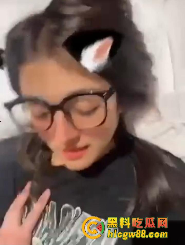 新疆乌鲁木齐财经学院『夏赫曼古丽』混血眼镜婊被颜射满脸，鸡巴吃得香喷喷，管他清不清真照吃不误！  第6张