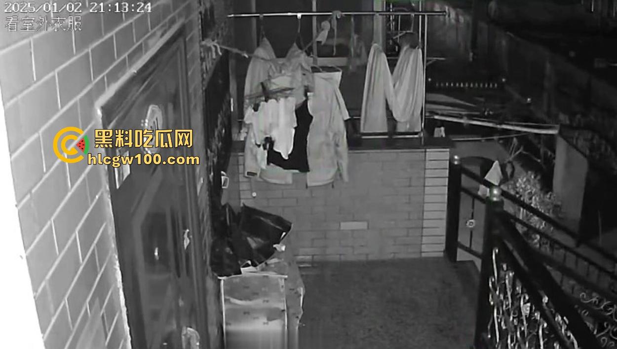浙江嘉善南桥新村采花贼骚操作，偷完内裤撸到飞起，衣架子却乖乖挂回去，比外卖小哥还贴心！  第17张