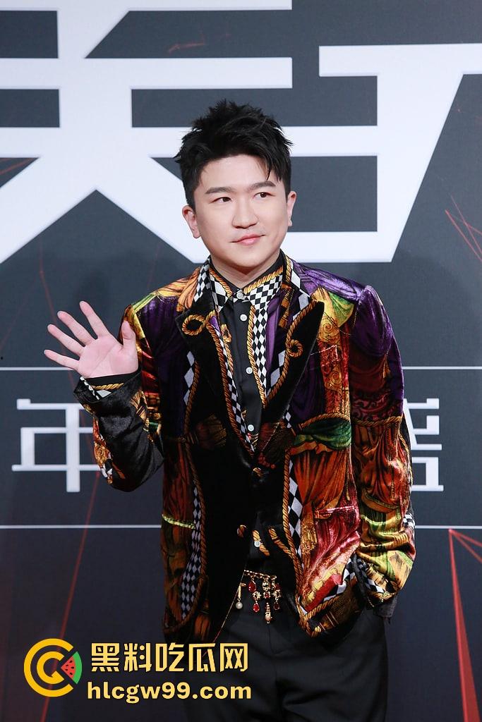 抖音黄毛毛自爆，6000万粉丝顶流男艺人『张大大』酒店暴打女编剧，2小时枕头玻璃杯狂砸，逼她下跪道歉！  第18张