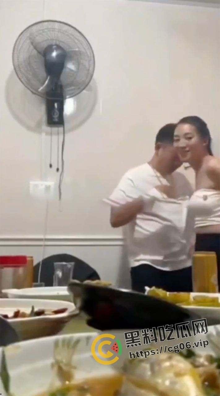 都说同学聚会不要录像了!少妇缠着上学时喜欢的男孩子不放 奶子都喂脸上了 第5张 都说同学聚会不要录像了!少妇缠着上学时喜欢的男孩子不放 奶子都喂脸上了 第5张