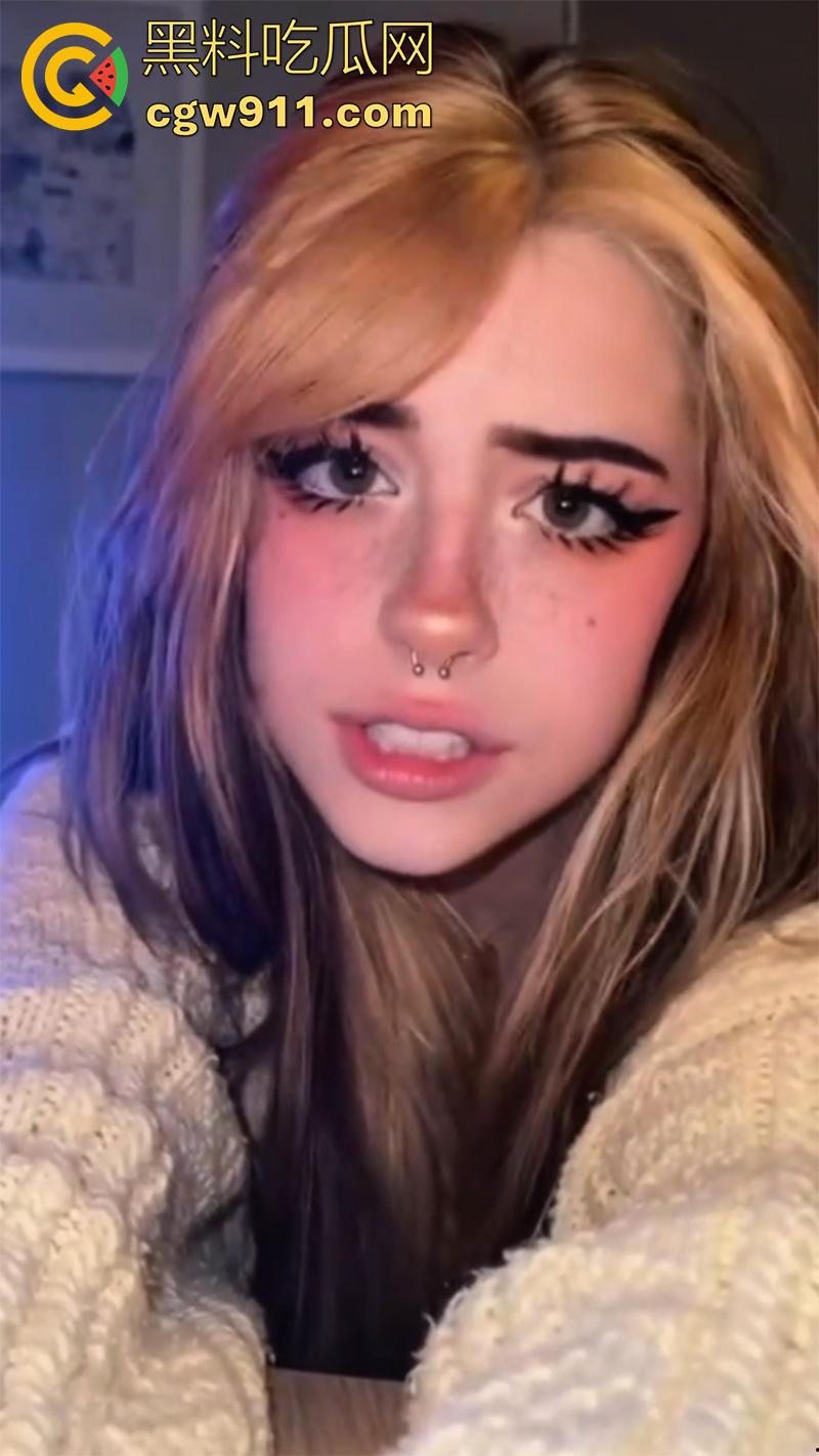 tiktok顶级母狗【Hannah0w0】，身材超顶反差婊子，白虎嫩穴各种展示，被调教成小母狗扛起来输出！  第3张