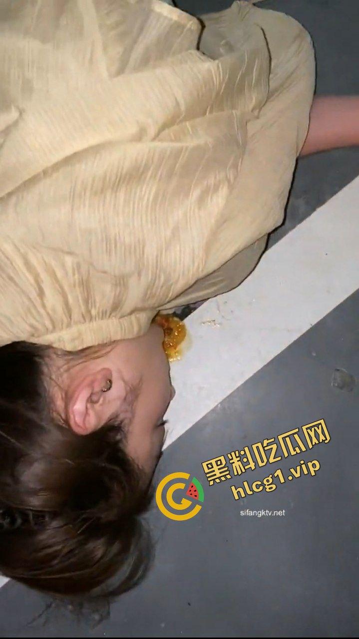 山西大同反差贱婊少妇『姜敏』与炮友酒店性爱 灌醉酒后失态！停车场大小便失禁 恶心至极！  第5张