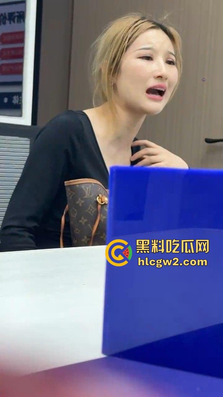 男子1800小费才摸几下胸，这骚货居然报警反咬猥亵，婊子不愧是婊子，拿钱还装清纯立牌坊太下头了！  第8张