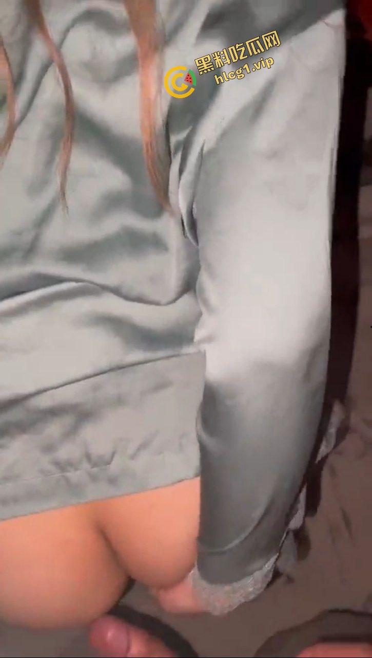 海南琼海人妻反差母狗『江晨』与男友房间后入爆操！骚语淫叫不断！  第8张