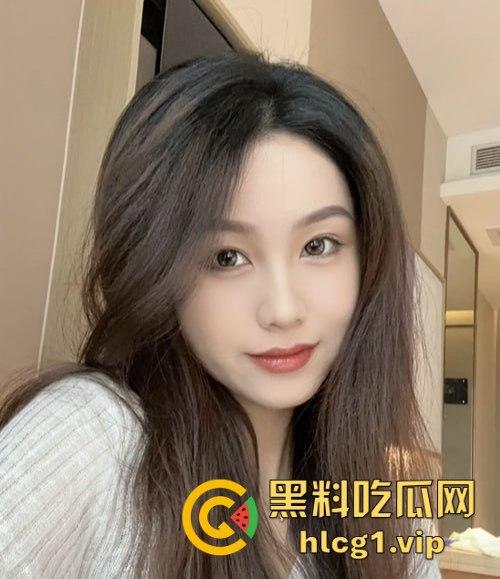 上海五矿美女交易员何麦伢私密视频流出！白领清纯表象下竟藏着如此大胆的秘密！  第3张