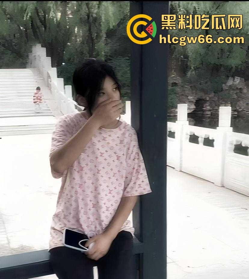 广西农村学生妹 付辛琳 遭金主远程调教 在自家菜地里惊险裸奔的视频被曝光 任务完成度很高！  第2张