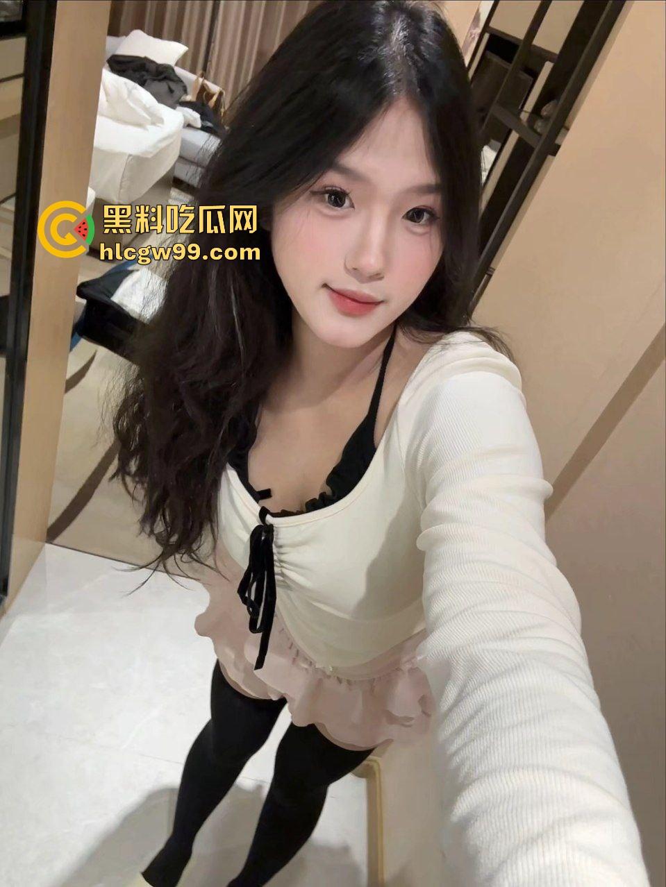 抖音甜御反差婊骚货，抖音线上私信约炮单男，线下面基至酒店黑丝暴力后怼骚逼！独家流出！  第2张